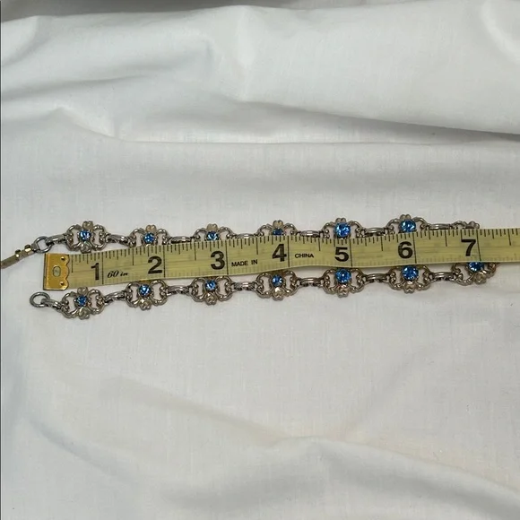 Vintage Silver Toned Choker Necklace Linked Flower Motifs with Blue Rhinestones - Picture 5 of 6